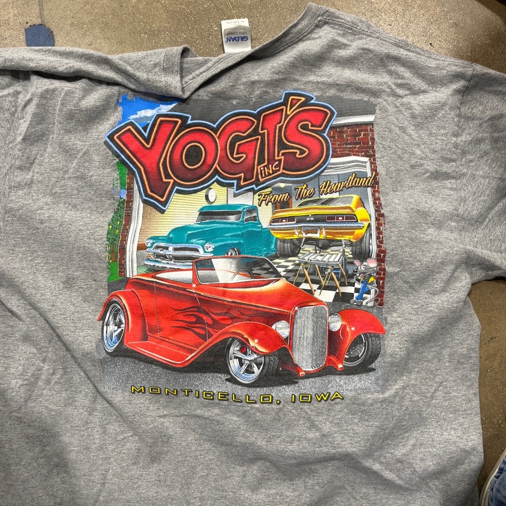 Vintage 2000s Grey Yogi’s Inc T